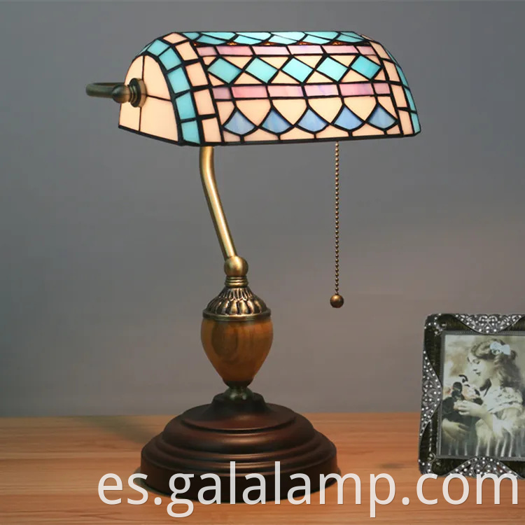 Luces de bancos europeos, bares y cafés artísticos, lámparas de escritorio nostálgicas